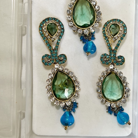 Indian Pakistani style earring tikka set with stones in blue color - Picture 2 of 2